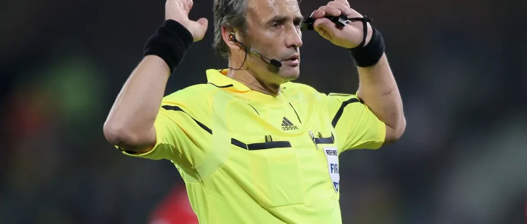 Baldassi dio detalles sobre la famosa patada de Pinola a Benítez: "El árbitro se negó a ir al VAR"