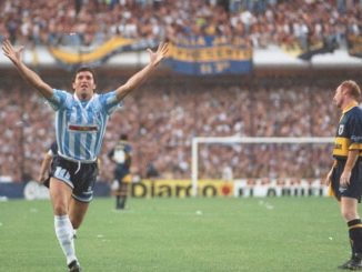 Tres goles del Mago Capria en un show en la ribera. Se cumplen 30 años del 6 a 4 de Racing a Boca en la Bombonera