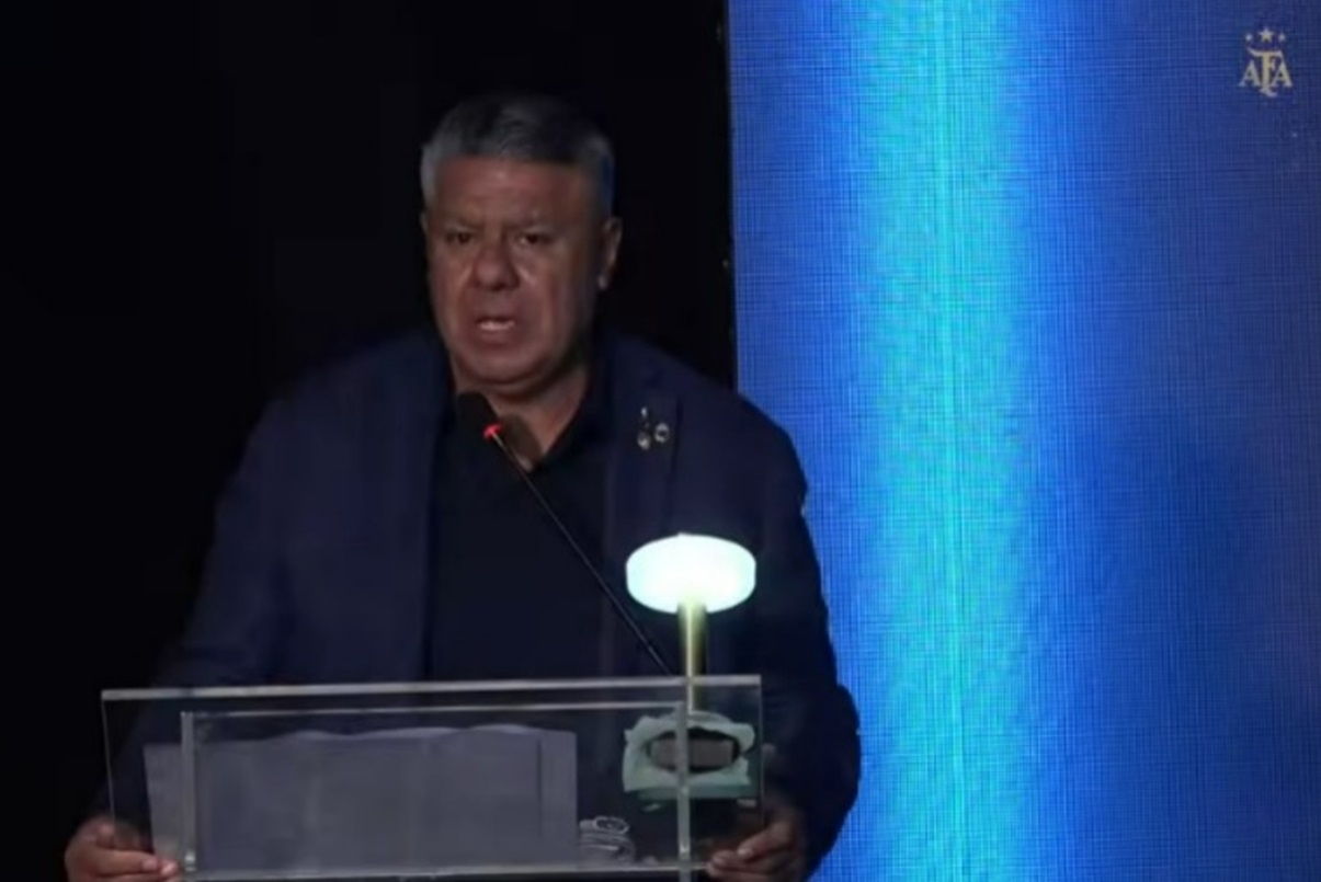 El presidente de AFA hizo mención al ascenso en Ezeiza. Chiqui Tapia en el sorteo del Nacional: "Se creen que es fácil dirigir un club"