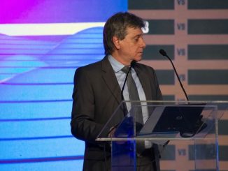 Al gerente de torneos se le desarmó el atril. Silva, los micrófonos y el momento viral del sorteo de Copa Argentina