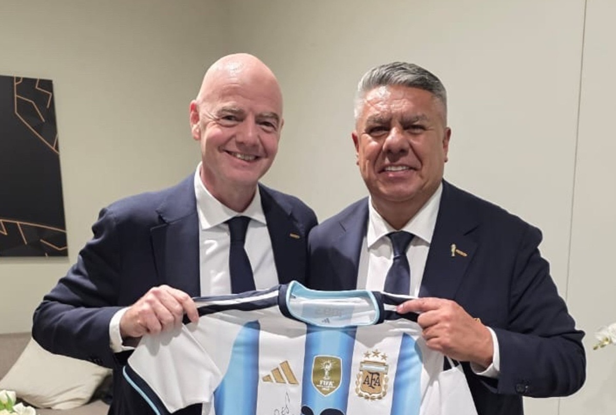 Chiqui Tapia volvió a mostrarse con Gianni Infantino