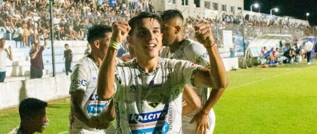 Argentino de Merlo Deportivo Armenio Deportivo Armenio fue más preciso en los penales y está en la final