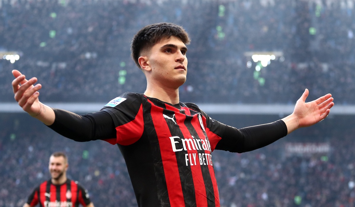Davide Bartesaghi, joven defensor de Milan, marcó con doblete los primeros goles de su carrera