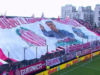 Barracas le dedicó una increíble bandera gigante al Chiqui Tapia tras una histórica campaña