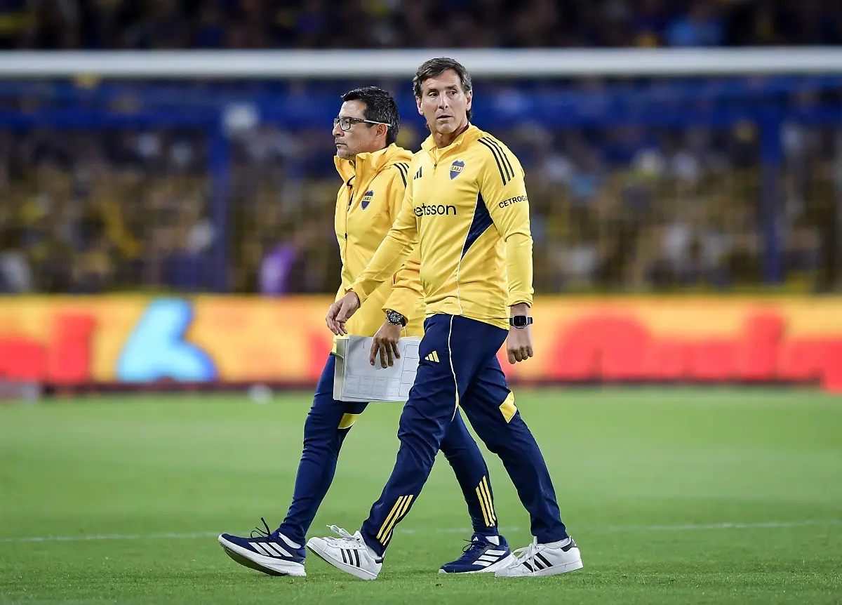 Claudio Úbeda, entre la explicación del cambio de Zeballos y su futuro en Boca tras la caída