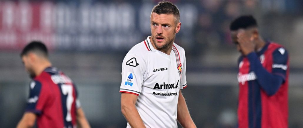 Jamie Vardy con Cremonese ante Bologna Jamie Vardy marcó su primer doblete en Serie A