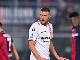 Jamie Vardy marcó su primer doblete en Serie A