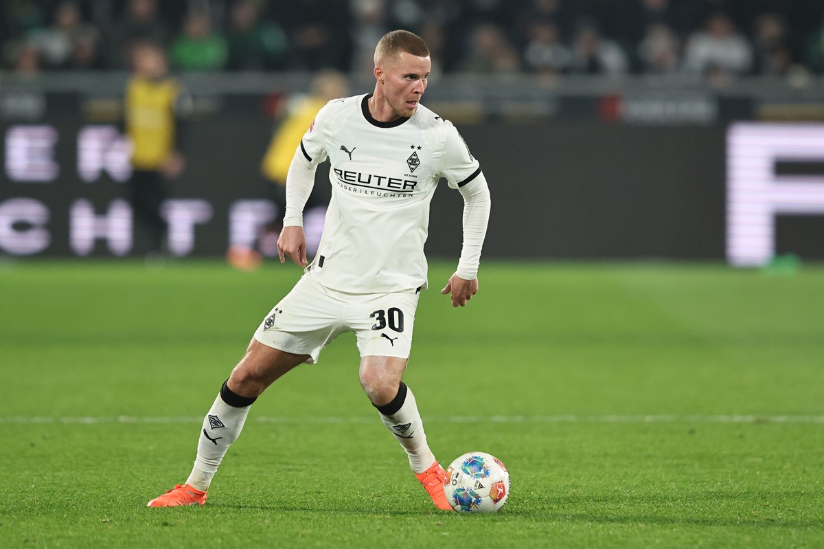 El suizo está entre los únicos 5 extranjeros en lograrlo con un club. Nico Elvedi cumple hoy 300 partidos en Bundesliga con Borussia Monchengladbach