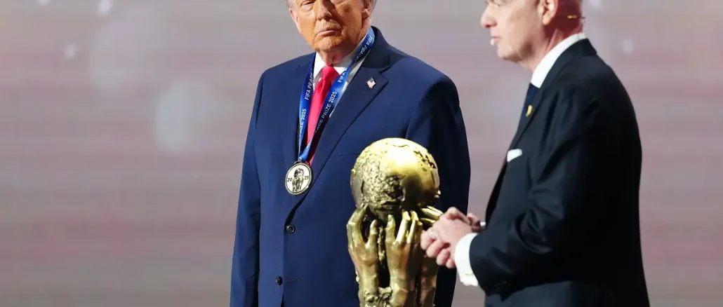 fifa-world-cup-2026-official-draw (1) Donald Trump recibió el premio de la Paz de la FIFA en el sorteo del Mundial 2026