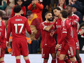 Liverpool derrotó a Brighton con doblete de Ekitike