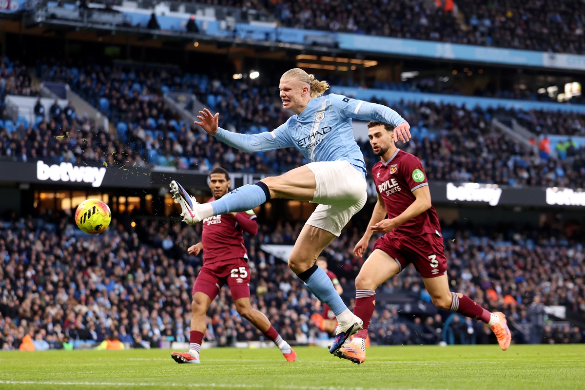 Haaland llegó a los 103 goles e igualó la marca de Cristiano Ronaldo en Premier League