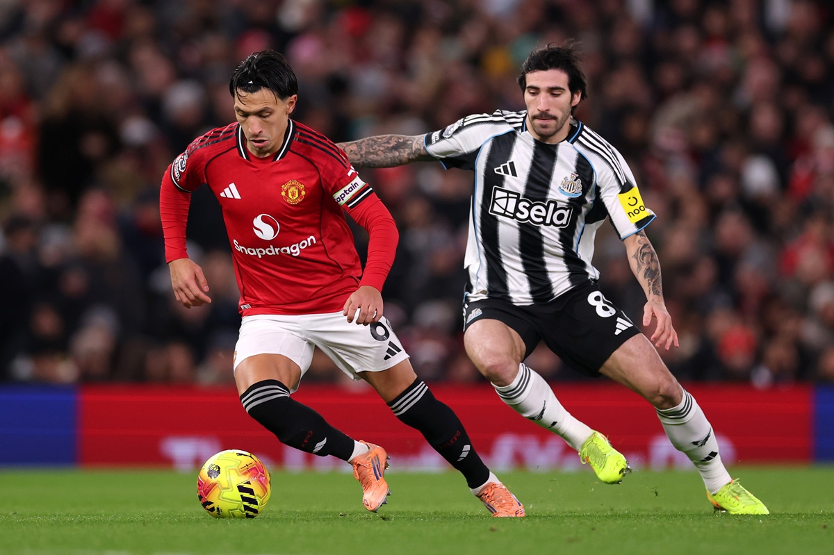Lisandro Martínez regresó a la titularidad en Manchester United