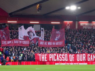 Homenaje para Jhon Robertson en Forest vs Manchester City