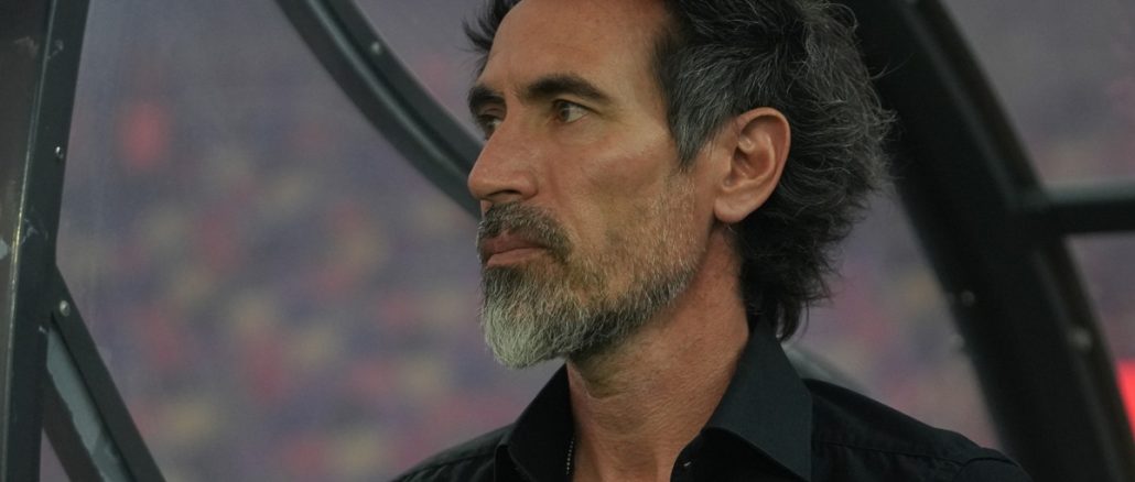 Algunos hinchas y un grupo de periodistas criticaba al DT. ¿Ya le pidieron perdón a Eduardo Domínguez en Estudiantes de La Plata?