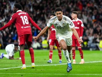 Fue victoria por 2 a 0 con goles de Bellingham y Mbappé. Real Madrid derrotó a Sevilla y le respira en la nuca al Barcelona
