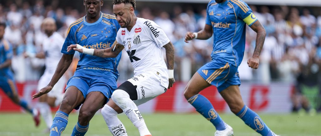 Neymar enfrentando a Cruzeiro con Santos Santos y Neymar se salvaron del descenso
