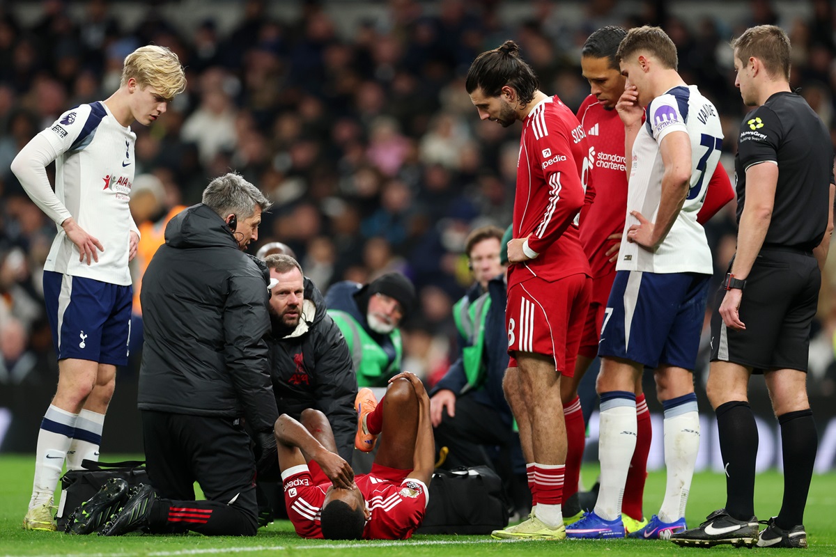 El sueco rompió el cero en Londres y tuvo que ser reemplazado. ¡Alegría y llanto! Gol y lesión para Isak en Tottenham - Liverpool