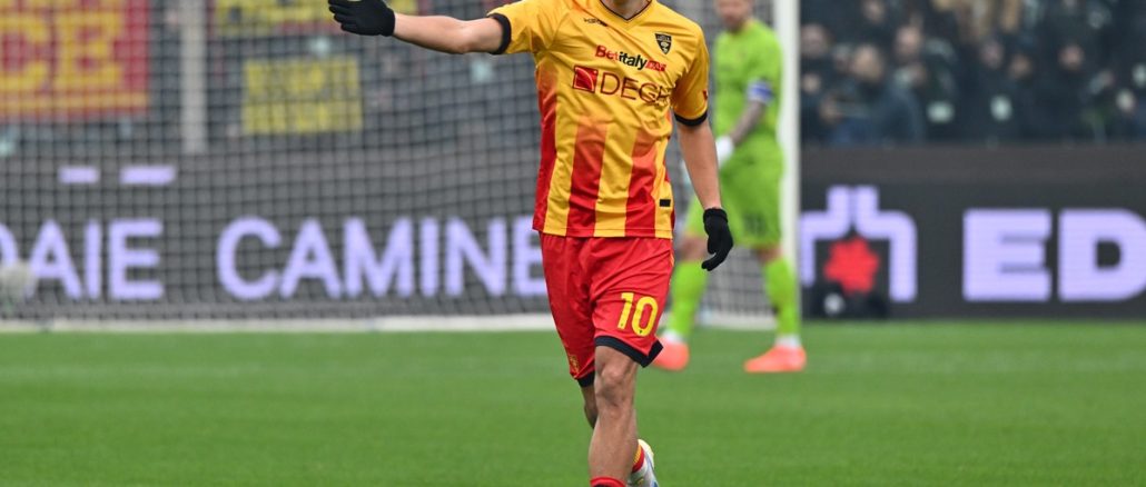 El albanés fue retirado en camilla a los 10 minutos del primer tiempo. Dura lesión de Medon Berisha en Lecce – Pisa por Serie A