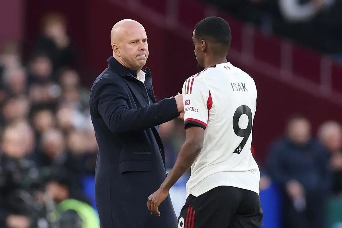 Arne Slot y la lesión de Alexander Isak en Liverpool: «Será una lesión larga»