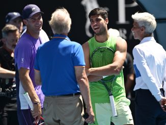 Una mujer sufrió un golpe de calor en la platea del Gran Slam. Alcaraz y Paul, interrumpido por una espectadora descompensada