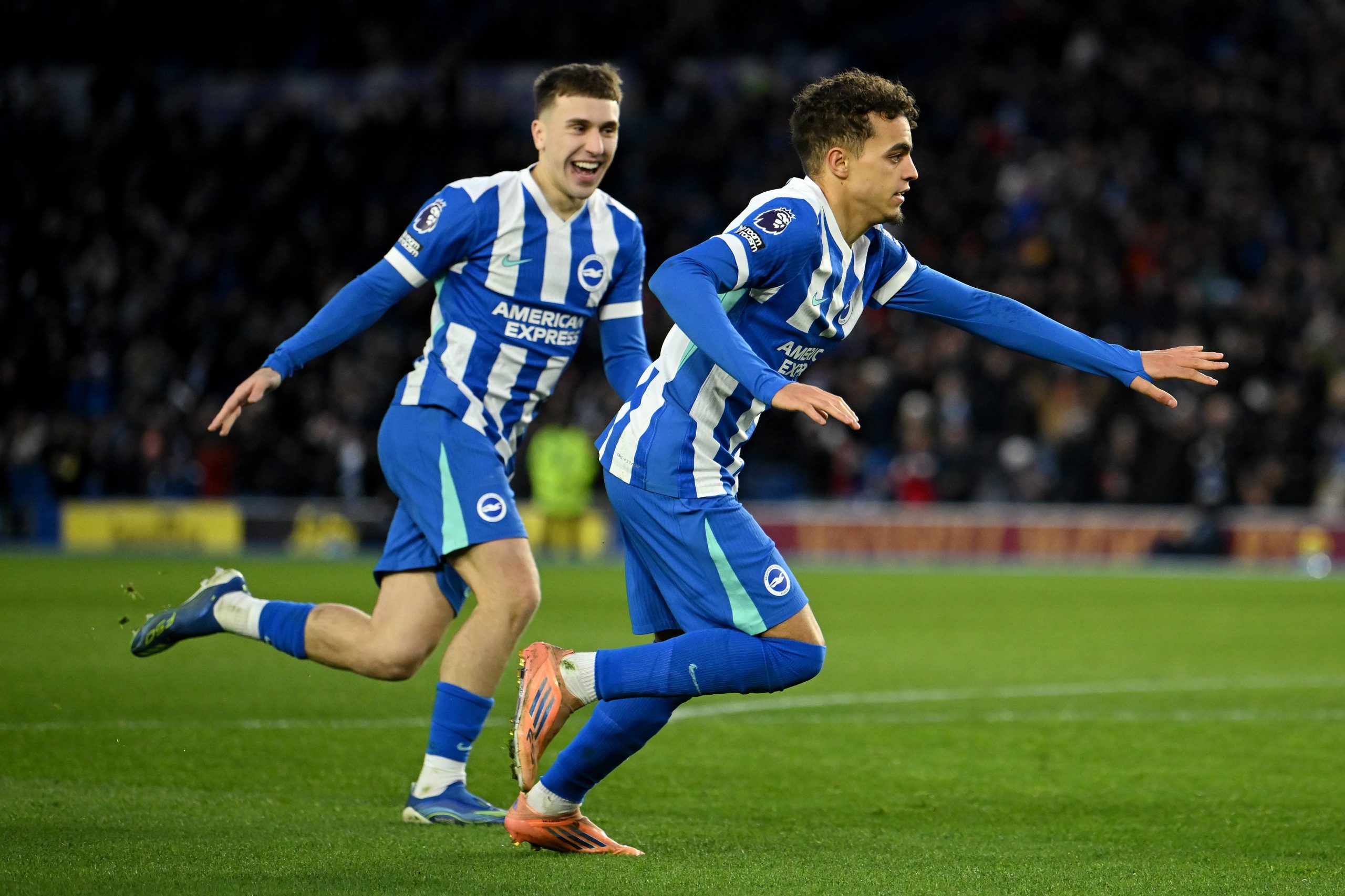 Brighton derrotó al Burnley para quedar a tiro de puestos de Copa
