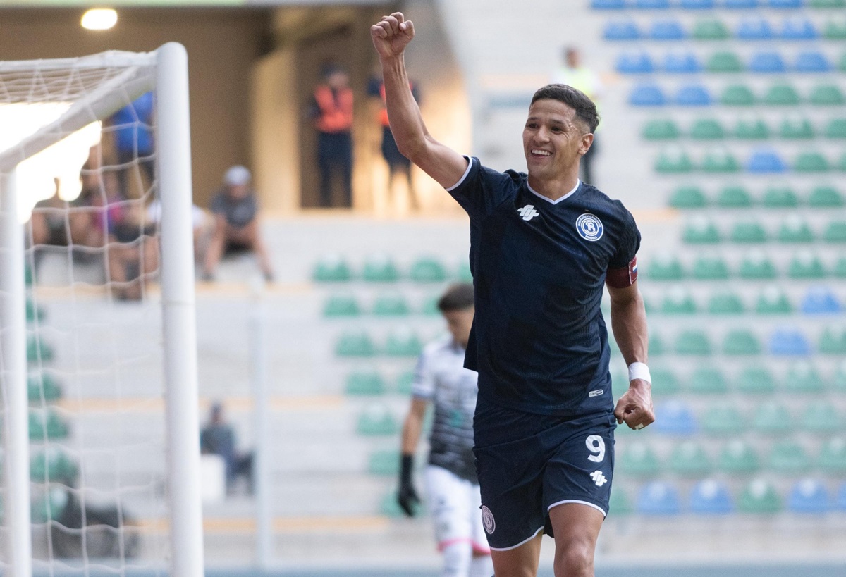 El paraguayo puso el 1 a 0 de Independiente Rivadavia ante Estudiantes. Álex Arce marcó el primer gol oficial del 2026 en el fútbol de Argentina