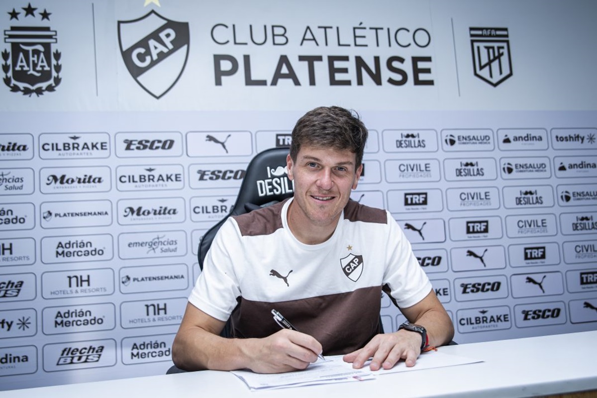 Brian Bustos llegó de Cuenca al arco de Platense
