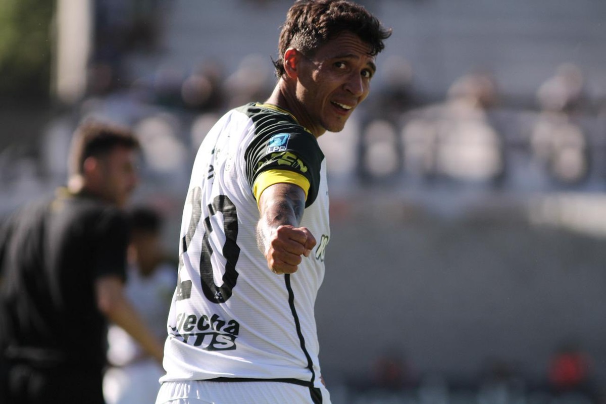 Fue 1 a 0 para el Halcón con una delicia de otro planeta. Defensa y Justicia le ganó a Riestra con un golazo de Botta