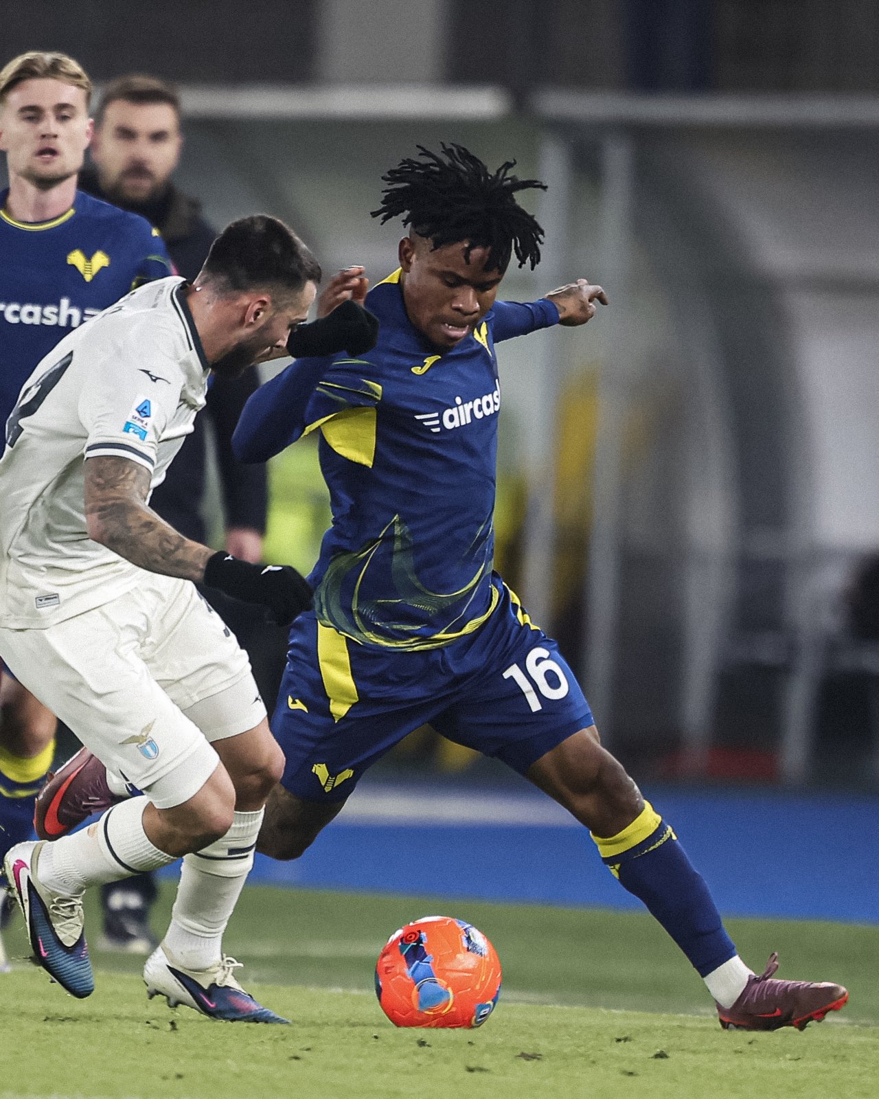 Lazio golpeó en el final ante Hellas Verona y dejó atrás cuatro partidos sin victorias