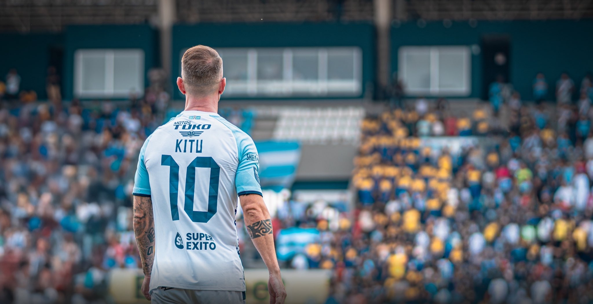 Damián Díaz firmó en Guayaquil City y protagonizó un curioso momento