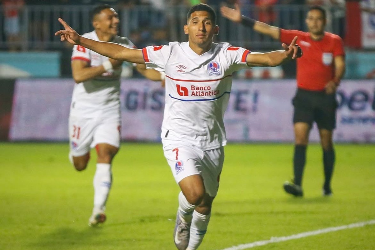 El mediocampista de Olimpia y la Selección es pedido por Troglio. Banfield quedó cerca de abrochar al hondureño José Mario Pinto