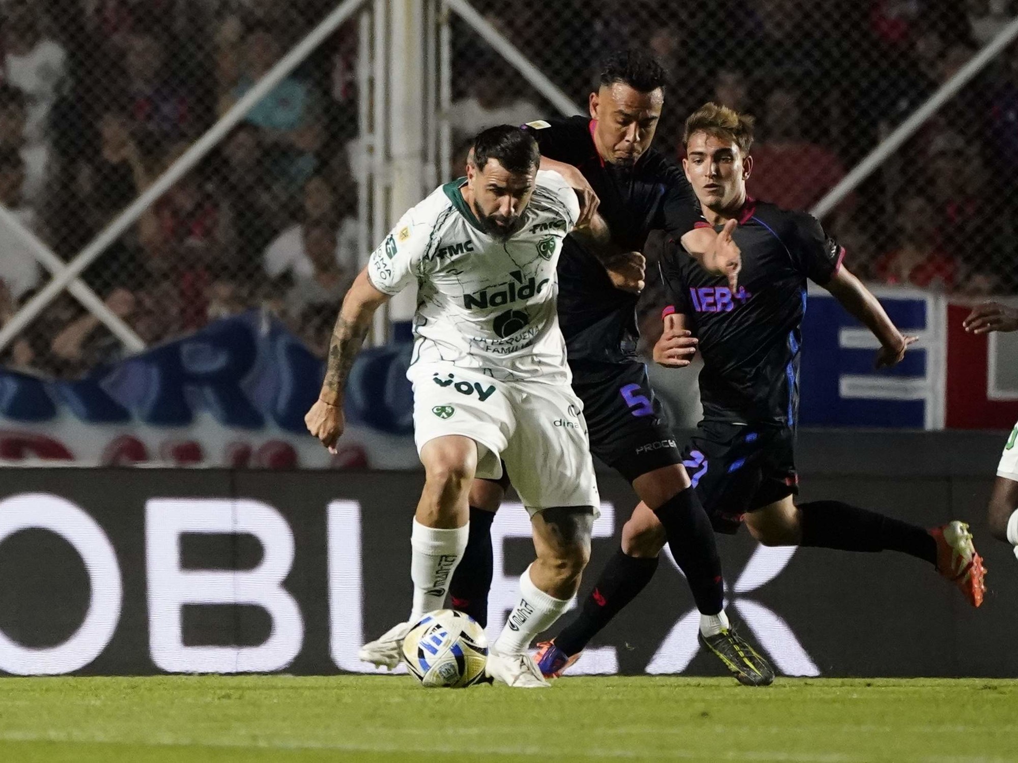 Tras su paso por Sarmiento, Lucas Pratto reforzará al campeón de Chile en 2026.