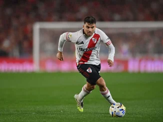 Marcos Acuña regresa al 11 titular de River para reemplazar al suspendido Matías Viña.
