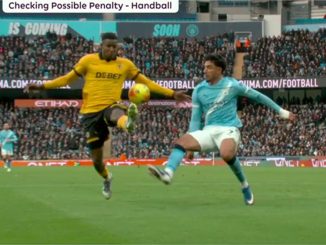 Era mano de Yerson Mosquera pero el VAR y el árbitro no lo dieron. Polémica por un penal no sancionado en Manchester City - Wolverhampton