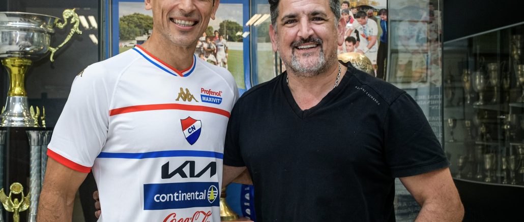 Roque Santa Cruz seguirá jugando en Paraguay