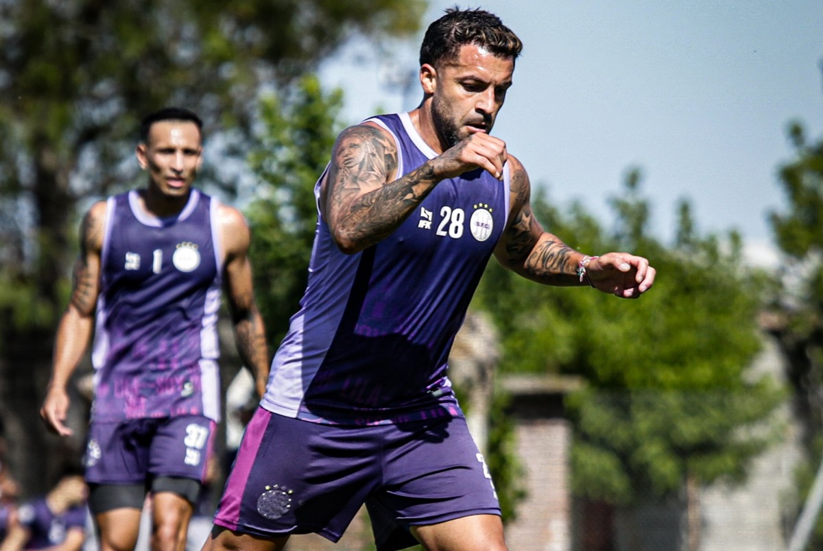 Sacachispas se burló de los entrenamientos del Deportivo Riestra