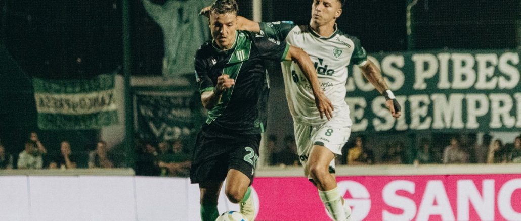 Sarmiento 1 Banfield 0 Fue 1 a 0 con gol de Diego Churín de penal para el Verde. Sarmiento aprovechó a un Banfield nuevamente diezmado y ganó