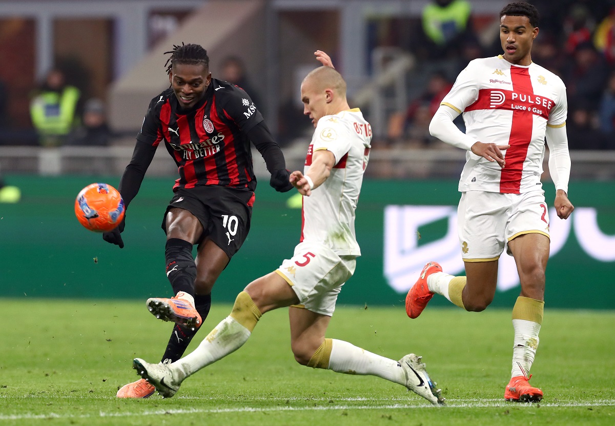 Milan dejó puntos ante Genoa y quedó a tres de la cima