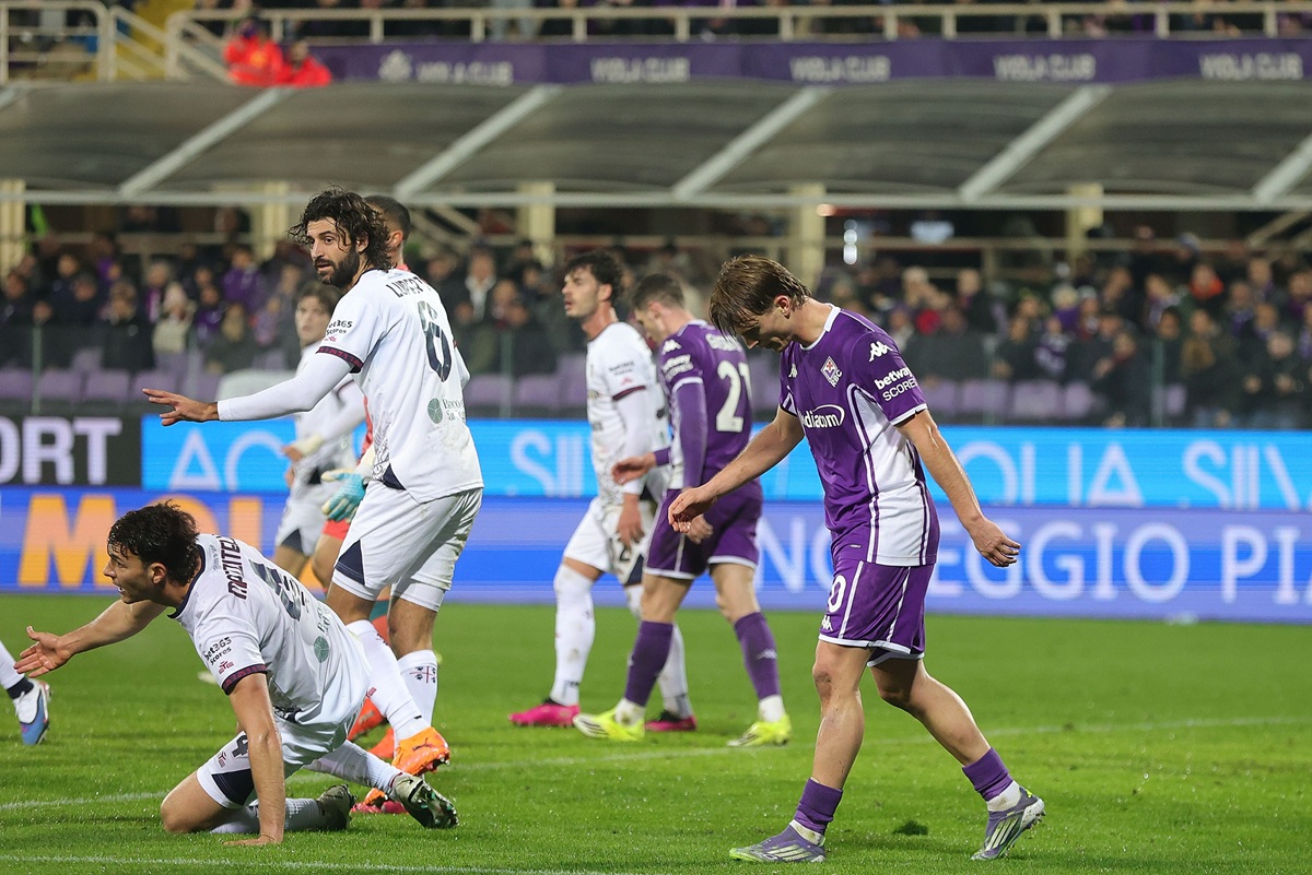 Fiorentina frenó su remontada con caída ante Cagliari y sigue en zona de descenso