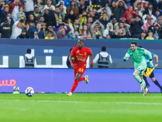 Grosero error del arquero del Al Nassr ante Al Qadisiya en Arabia Saudita