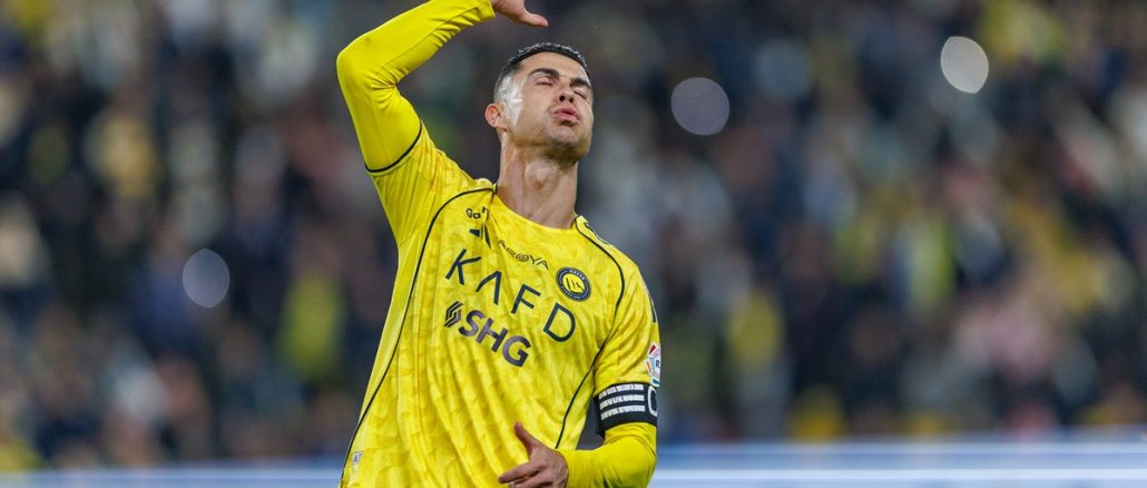 Al Nassr abrió la cuenta ante Al Kholood por CR7. Cristiano Ronaldo marcó su gol 961 con una maravilla de Al Nassr