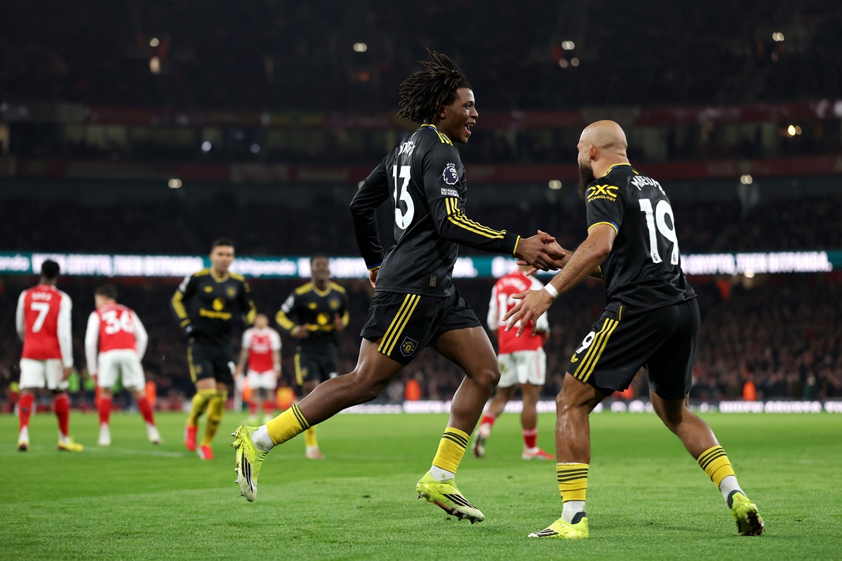 Fue un partidazo en Londres con victoria por 3 a 2 para los Red Devils. Manchester United le ganó al Arsenal y calentó la Premier League