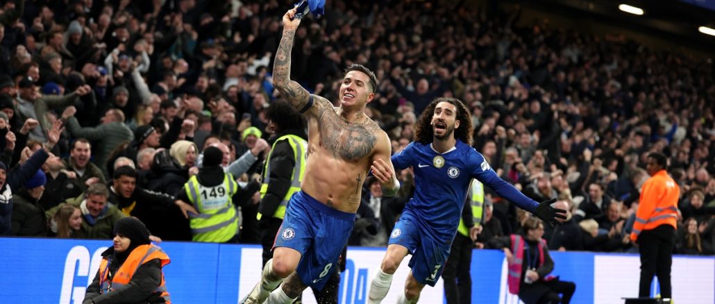 Chelsea 3 vs West Ham 2 Fue victoria por 3 a 2 para los Blues en Stamford Bridge. Chelsea se lo dio vuelta agónicamente a West Ham con Enzo Fernández