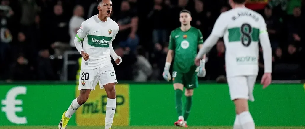 elche-cf-v-fc-barcelona-laliga-ea-sports (1) El uruguayo Álvaro Rodríguez, ex Real Madrid, marcó su quinto gol en La Liga al Barcelona