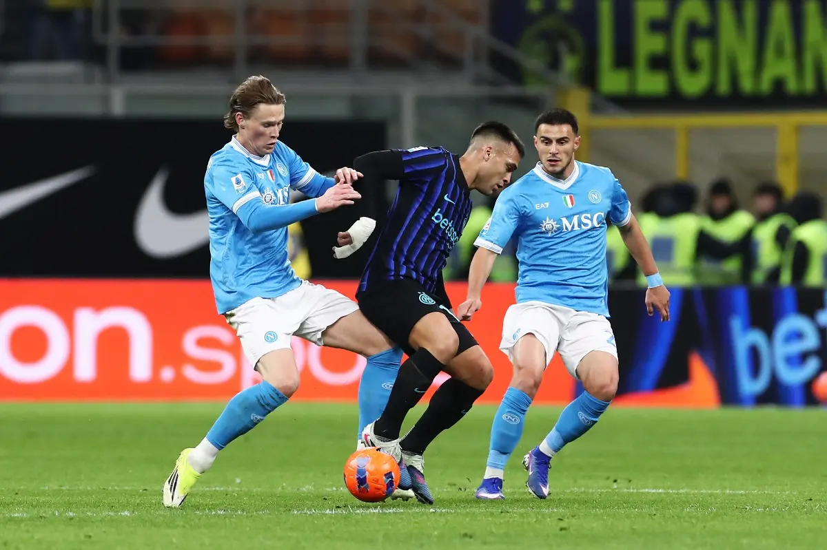 Napoli rescató un punto en Milán gracias a Mc Tominay y cortó la racha victoriosa del Inter