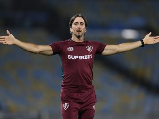 Fluminense anunció que deberá guardar reposo por 15 días. La operación de corazón de Luis Zubeldía fue exitosa en Brasil