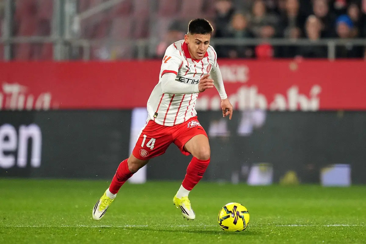 Claudio Echeverri entró en Girona ante Real Oviedo y suma su segundo partido en La Liga