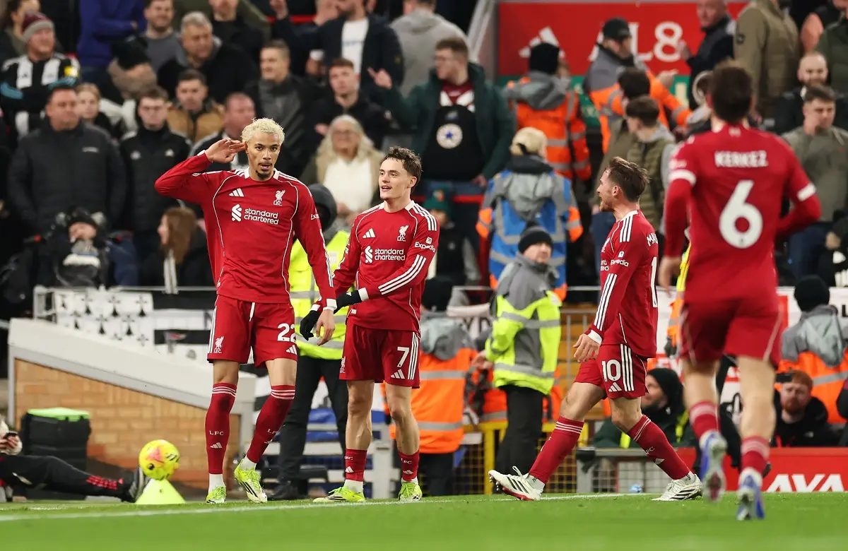 Liverpool revivió en la Premier League con un triunfo por 3-1 sobre el Newcastle