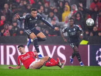 El francés abrió la cuenta por Champions League ante Benfica. Mbappé, con Arbeloa, ya lleva 6 goles en 4 partidos para Real Madrid