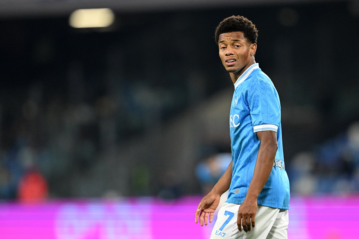 Napoli apuró a David Neres que volvió a resentirse de su lesión